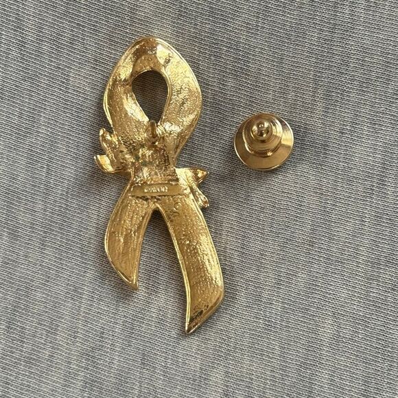 Vintage 1990s AVON Pink Enamel Breast Cancer Awareness Ribbon Pin New w/ Box - Picture 6 of 9